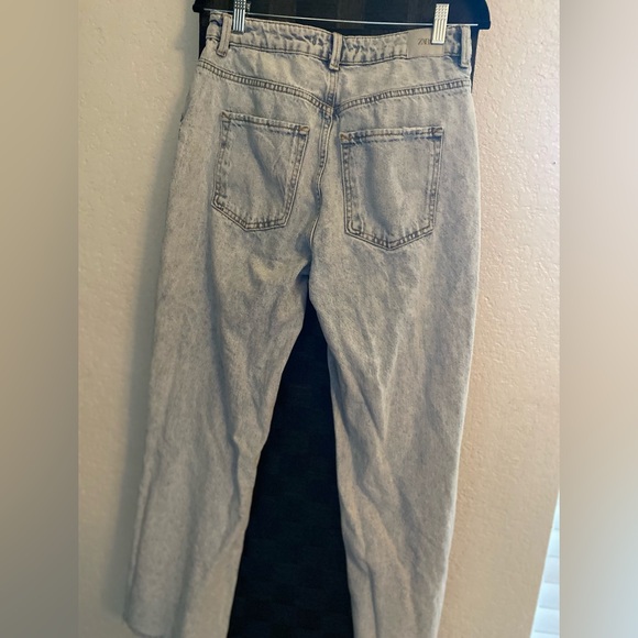 ZARA light wash jeans - Picture 3 of 4
